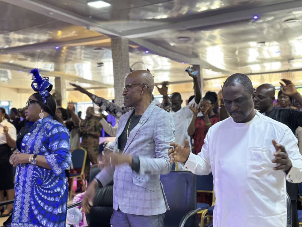 Worshippers gathered in God's presence